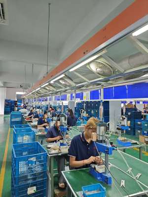 Ceramic Hair Curler with 25mm Barrel 1 Year Warranty and 110-240V Voltage for Smooth Shiny Curls